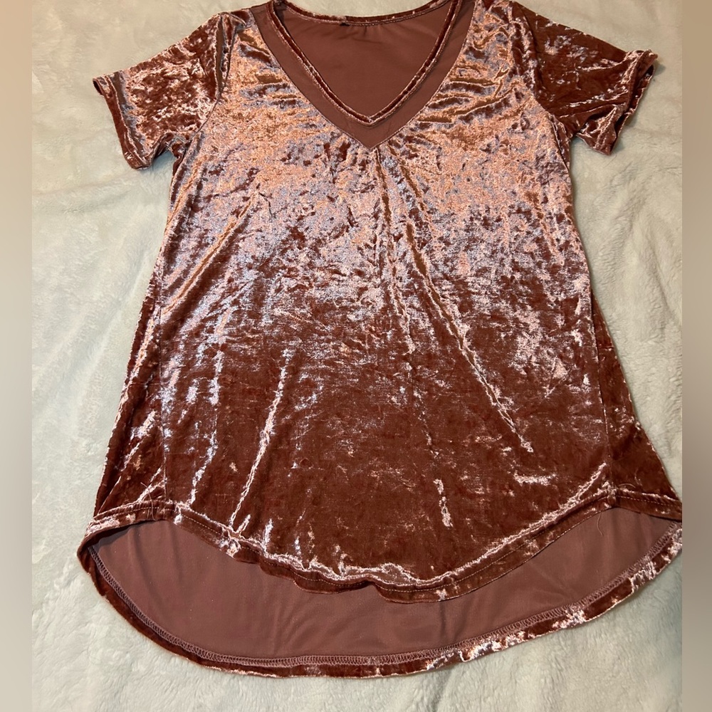 Rose velvet t-shirt